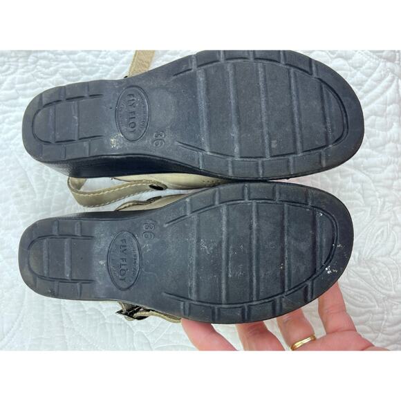 Fly Flot Women's Tan Antishock Wedge Slip On Summer Vacation Clogs - Size US 5 - Picture 8 of 11